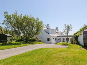 Charming 2 Bed House near Rhoscolyn